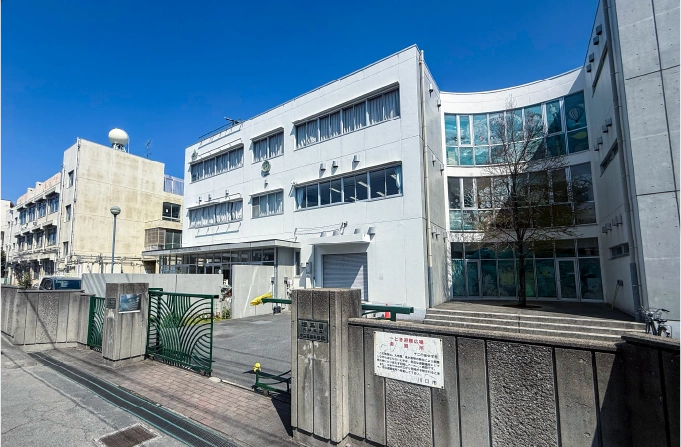 十二月田中学校 【通学校】 （徒歩3分／約220m）