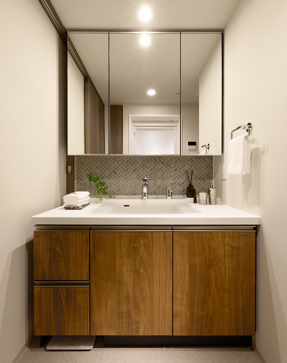 POWDER ROOM